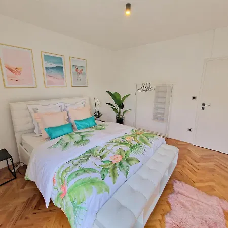 Luminous Apartman